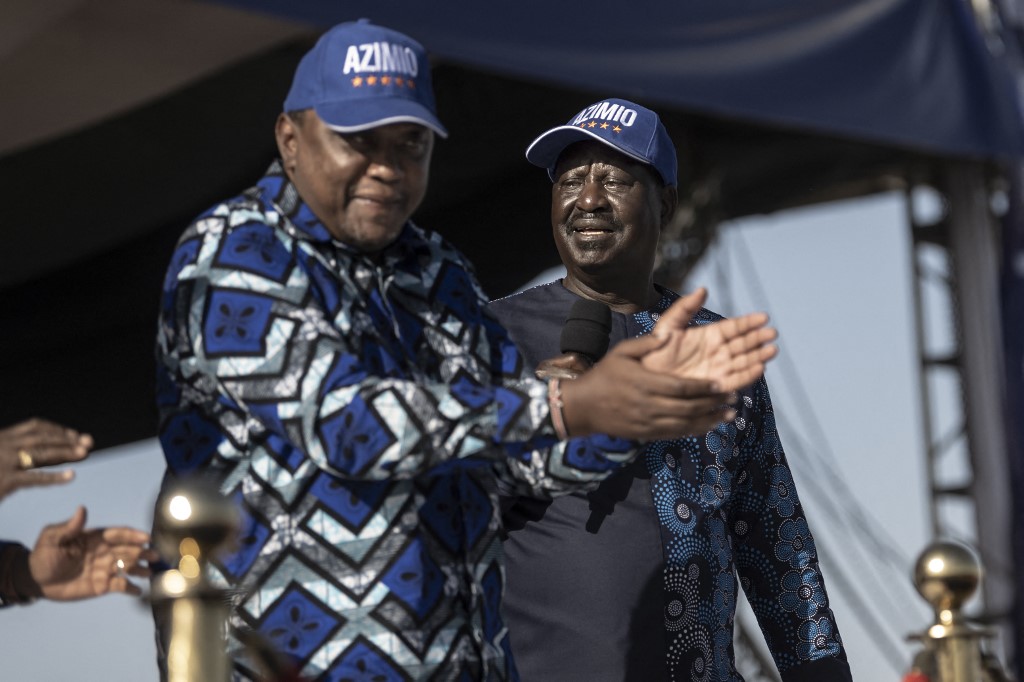 Présidentielle au Kenya: Kenyatta soutient son ancien rival Raila Odinga