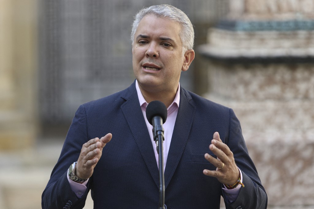Le président colombien Ivan Duque s'exprime après avoir voté à Bogota, le 13 mars 2022, pour élire un nouveau Parlement. (AFP).