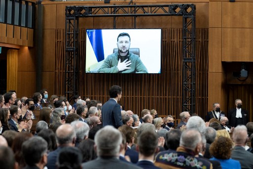 Face au bilan humain qui s'alourdit, Zelensky redemande une zone d'exclusion aérienne