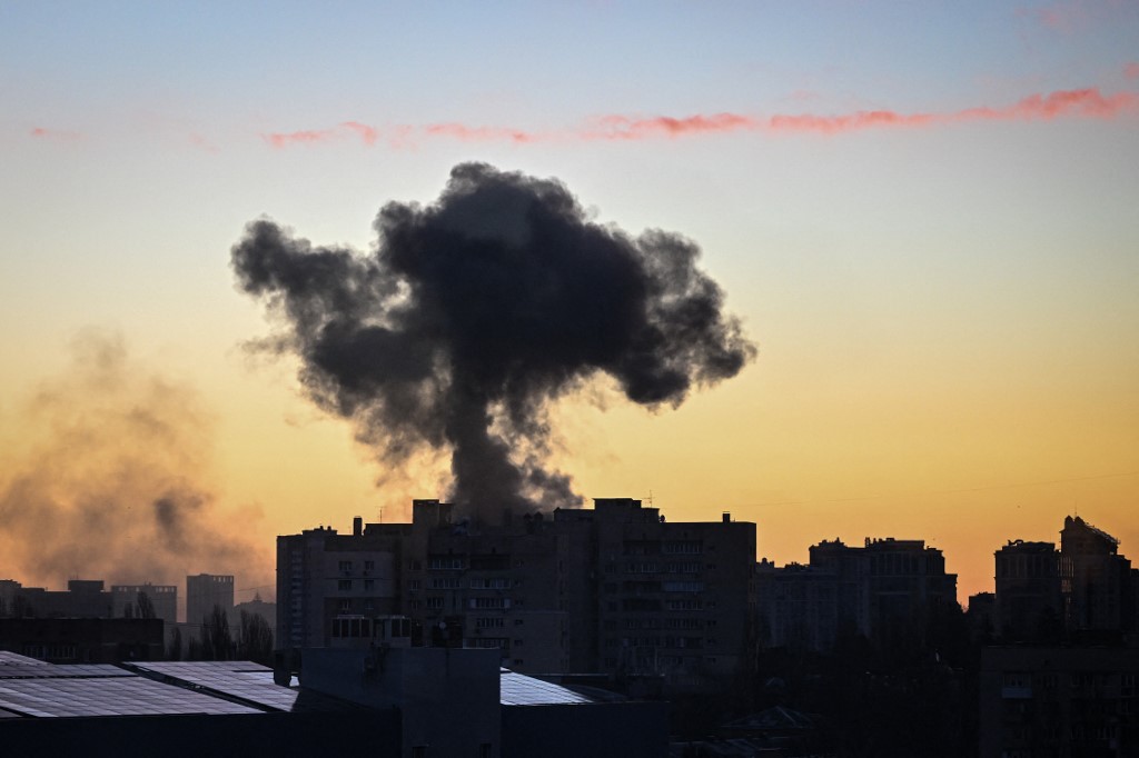 Plusieurs explosions à Kiev, une gare de Zaporojie bombardée