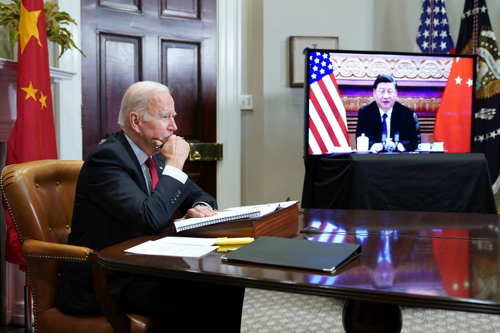 Guerre en Ukraine: Biden met la Chine en garde, Xi cultive l'ambiguïté