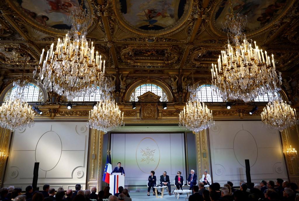 Le président français Emmanuel Macron prononce son discours lors d'une réception à l'occasion de la Journée nationale du souvenir et du recueillement à la mémoire des victimes civiles et militaires de la guerre d'Algérie. (AFP).