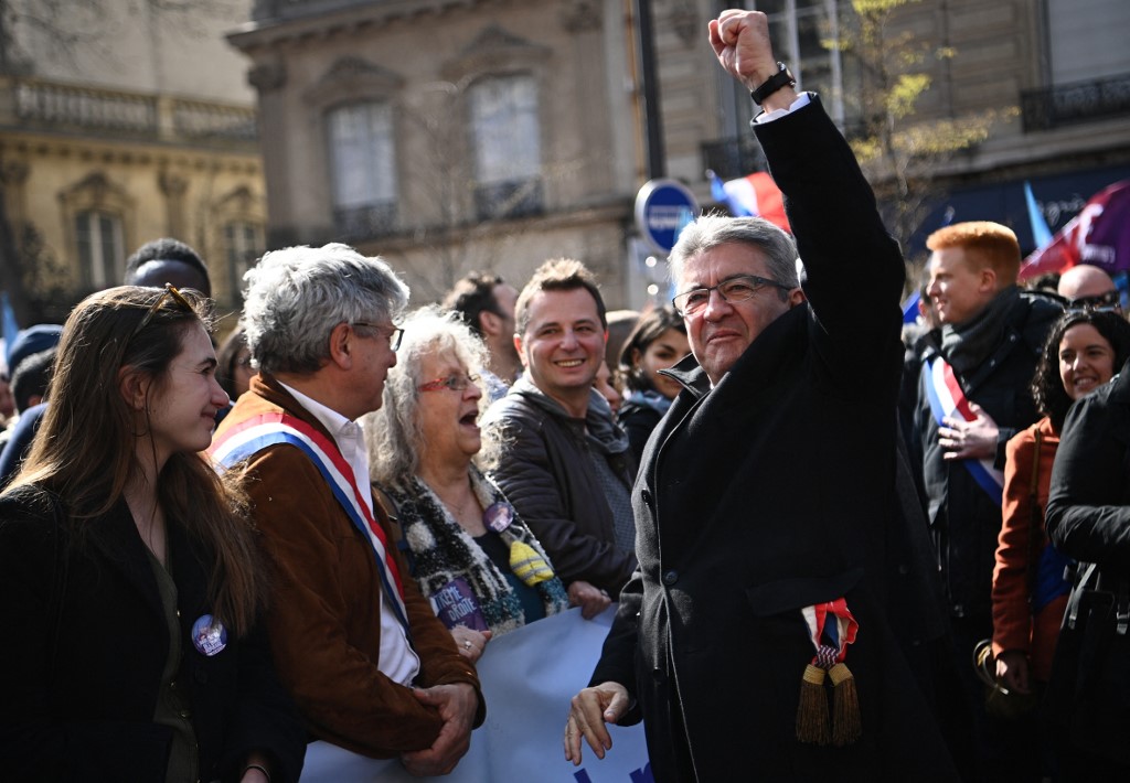 France/présidentielle: le leader de la gauche radicale rassemble à Paris