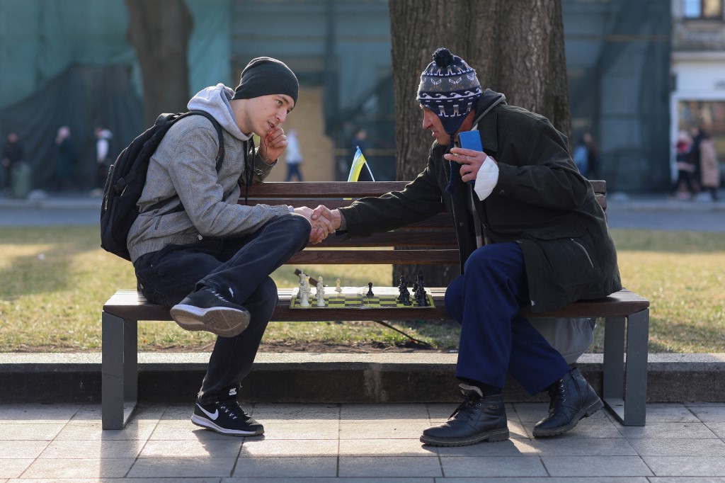 La «capitale des échecs» ukrainienne attend le prochain coup de la Russie