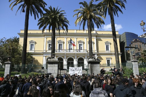 Présidentielle: la mort d'Yvan Colonna met le candidat Macron sous tension