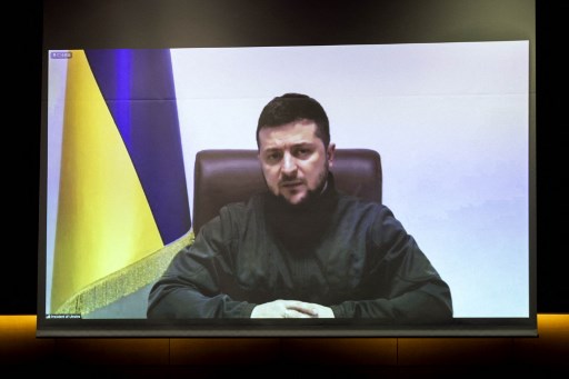 L'Ukraine au cœur de la présidentielle, Zelensky implore l'aide de la France