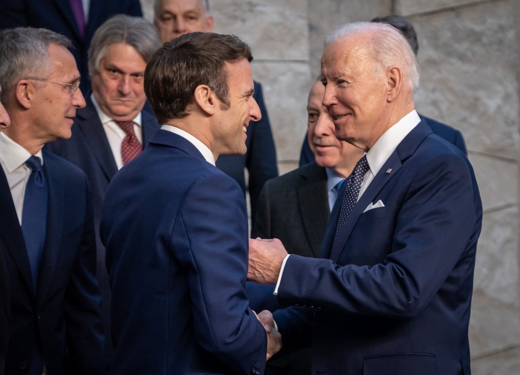 Zelensky demande à l'Otan « une aide militaire sans restriction », Biden arrive à Bruxelles