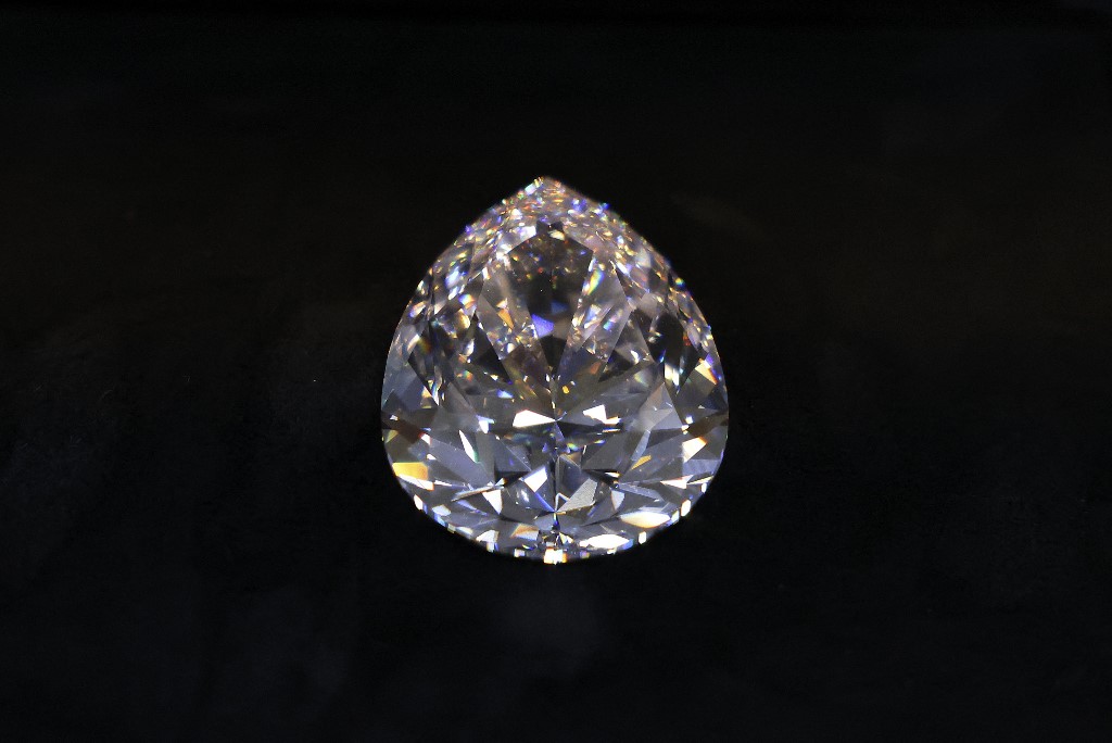 Le plus gros diamant blanc jamais mis aux enchères exposé à Dubaï