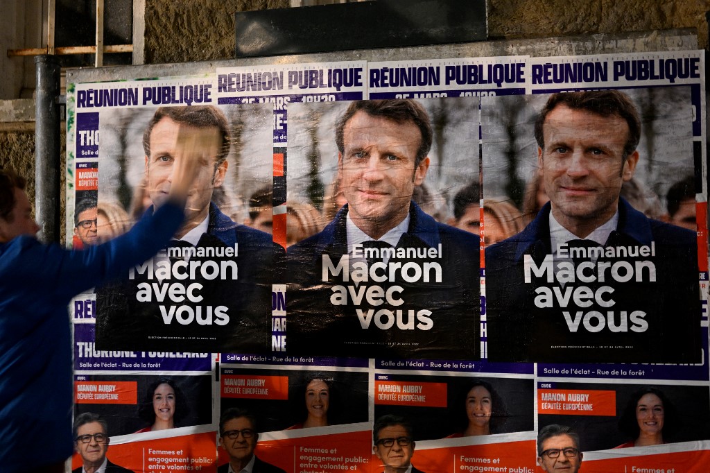 Présidentielle: la drôle de campagne s'anime enfin... un peu
