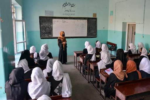 Au Qatar, pressions sur les Talibans pour autoriser le retour des filles à l'école