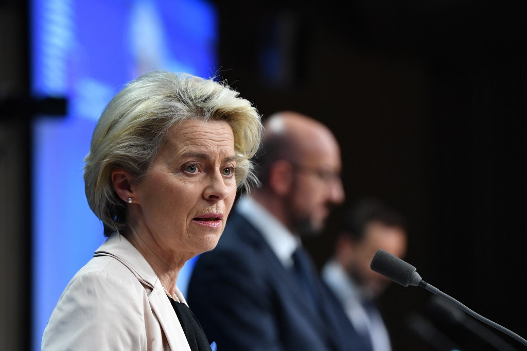 La présidente de la Commission européenne, Ursula von der Leyen, s'adresse à la presse lors de la deuxième journée du sommet de l'Union européenne (UE) au siège de l'UE, à Bruxelles, le 25 mars 2022. (AFP).