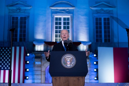 En quelques mots, Biden brouille le message d'une tournée sous le signe de l'unité