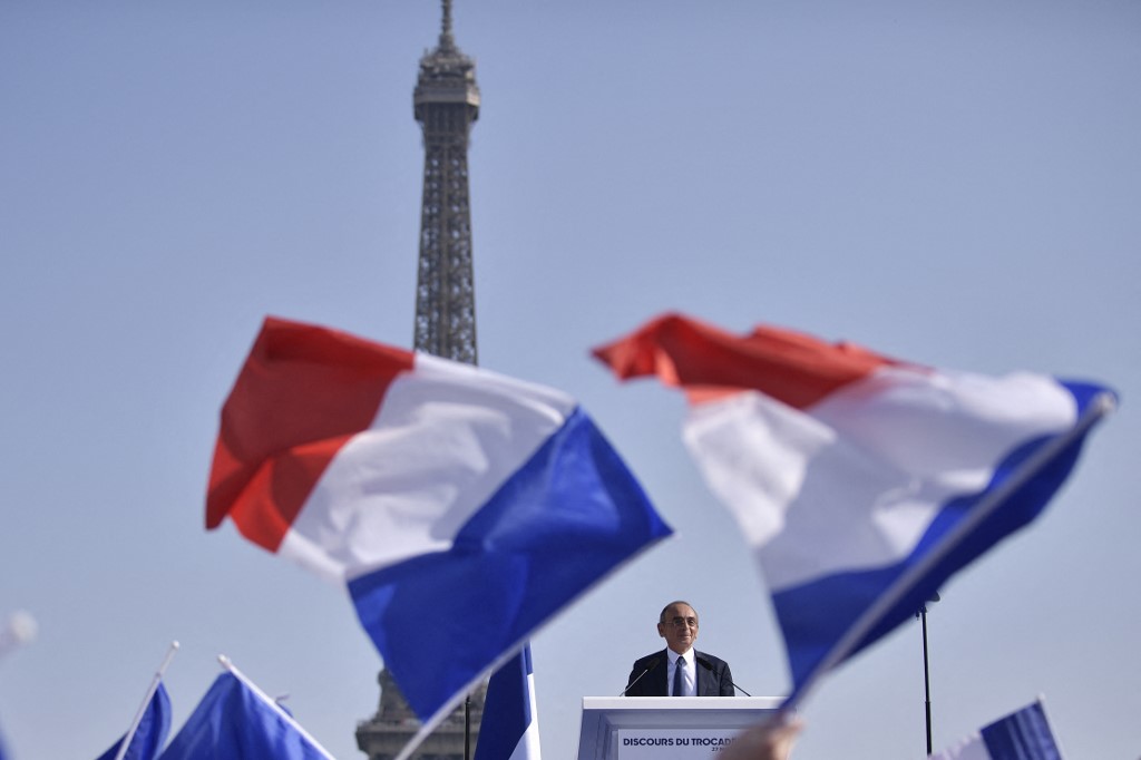 France: Macron indigné d'avoir été traité d'«assassin» à un meeting de Zemmour
