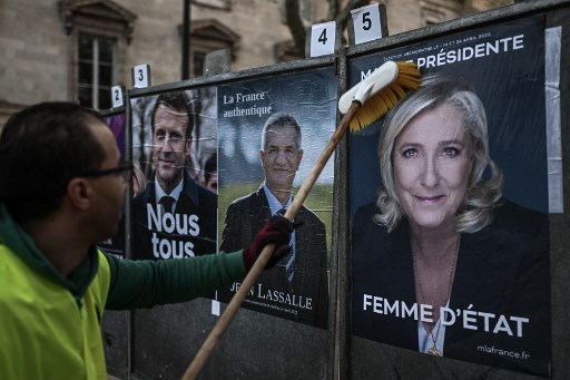 Présidentielle: Marine Le Pen continue sa progression, Mélenchon troisième, selon un sondage