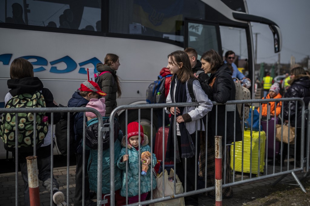 Kiev envoie 45 bus pour évacuer des civils à Marioupol, où Moscou a annoncé une trêve