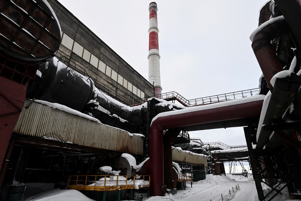 Une fonderie de Nikel non opérationnelle, appartenant au géant minier russe Norilsk Nickel, également connu sous le nom de Nornickel, dans la ville de Nikel, dans la région de Mourmansk. (AFP).