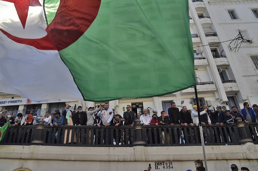 Des manifestants anti-gouvernementaux algériens descendent dans les rues d'Alger alors que le mouvement pro-démocratique Hirak poursuit ses manifestations hebdomadaires. (AFP).