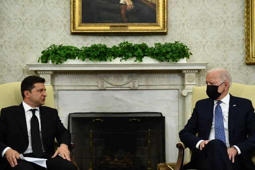 Biden évoque avec Zelensky des capacités militaires «supplémentaires » pour l'Ukraine