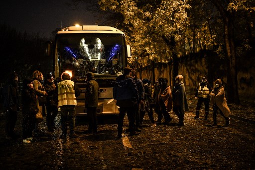 Evacuation d'un campement de migrants dans un tunnel parisien