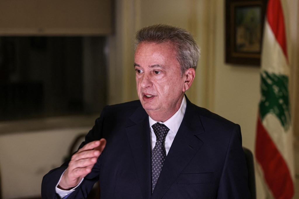 Le gouverneur de la Banque centrale du Liban, Riad Salameh, dans son bureau à Beyrouth, la capitale, le 20 décembre 2021. (AFP).