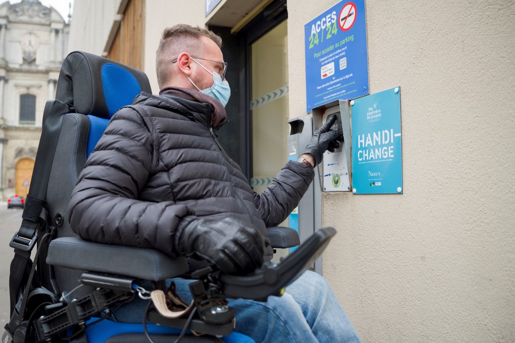 Des personnes handicapées demandent aux candidats de s'engager pour leurs droits