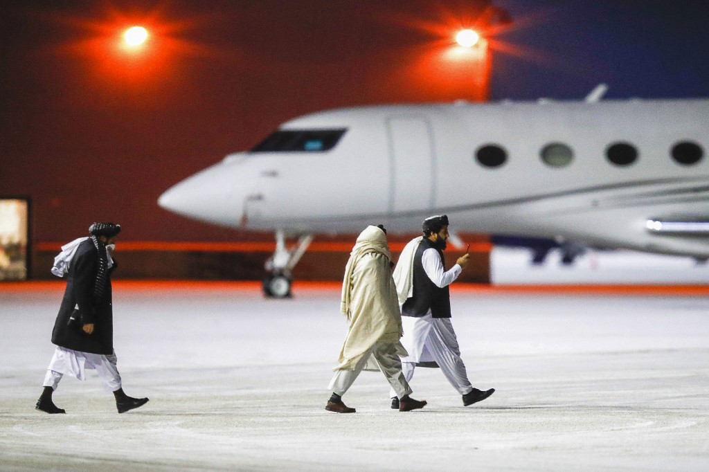 Afghanistan: les femmes interdites de voyager en avion sans être accompagnées