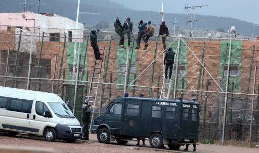 Espagne: nouvelle tentative de passage massive de 1 200 migrants à Melilla