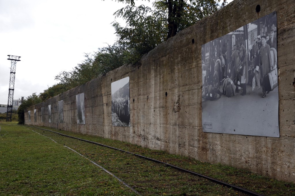«Ma petite Maman, je pars»: A Paris, la Shoah vue à travers des lettres d'internés