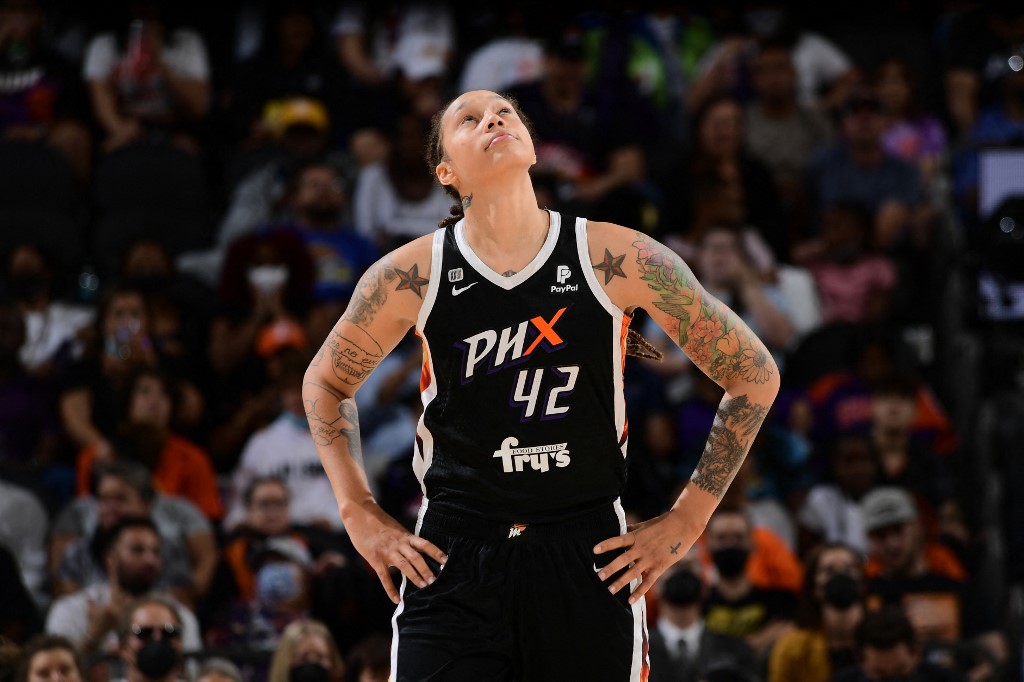 Une star américaine du basket détenue en Russie, dans l'ombre de la guerre en Ukraine