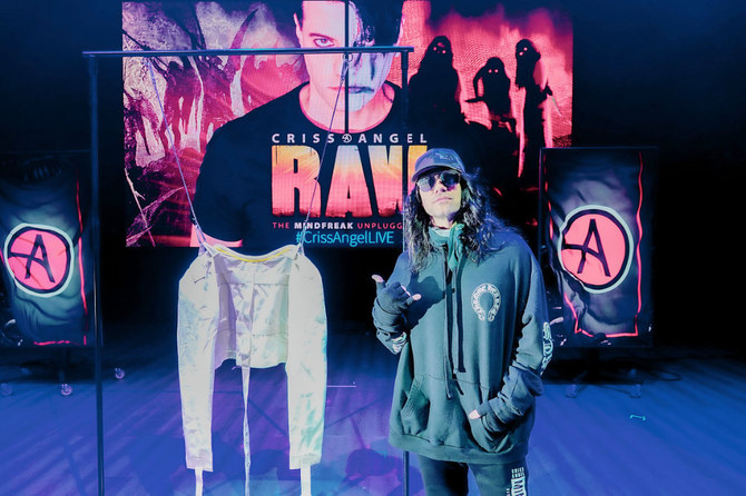 Le magicien Criss Angel impressionne le public de Riyad