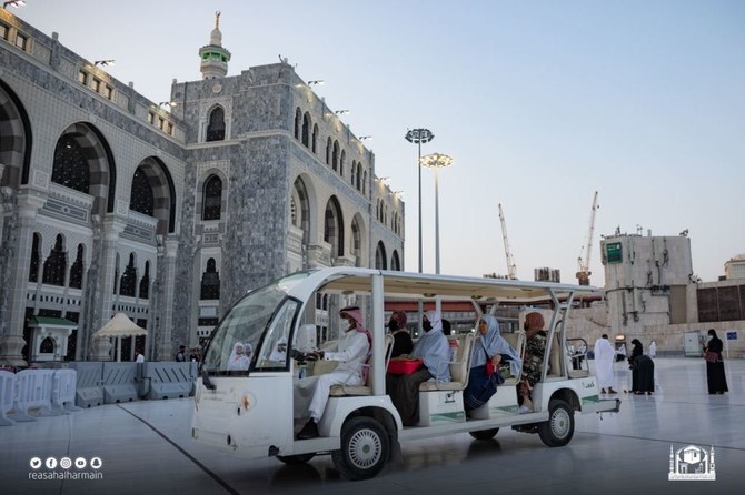 L’Arabie saoudite renforce la planification de l’Omra en déployant des voiturettes de golf