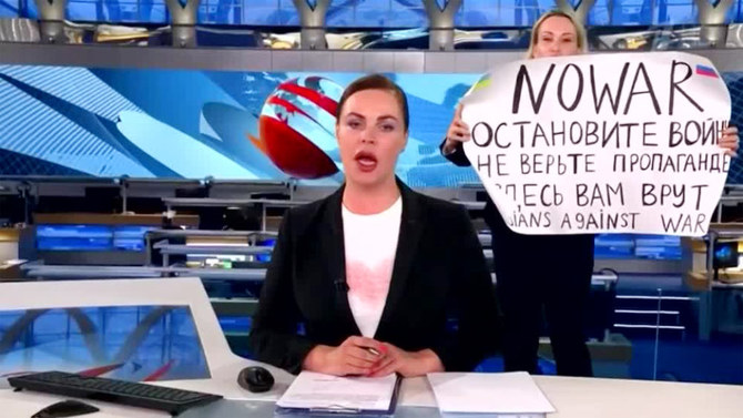 Ukraine: la protestataire de la télé russe condamnée à une amende et libérée