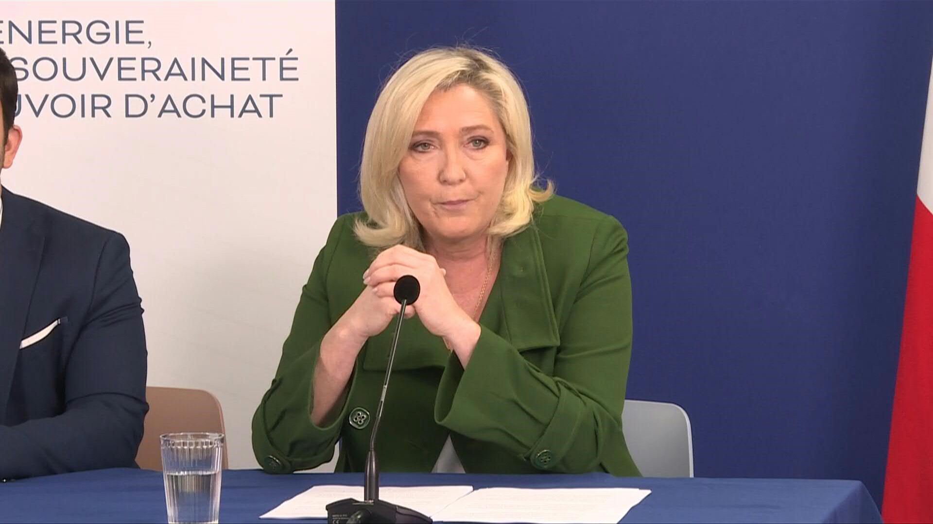 Le Pen: Macron a rendu la France économiquement «dépendante» de Moscou