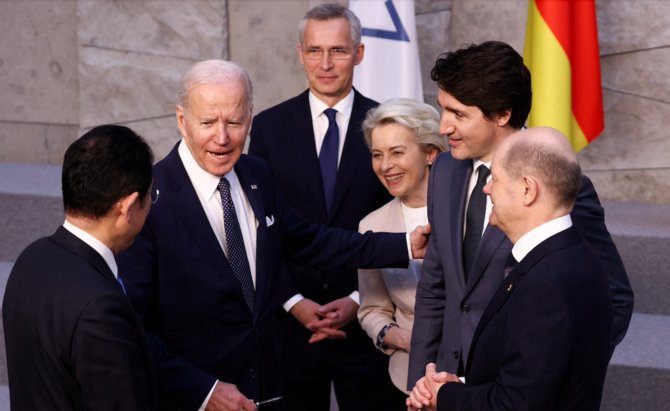 Biden promet une «réponse» de l'Otan si la Russie a recours à l'arme chimique en Ukraine