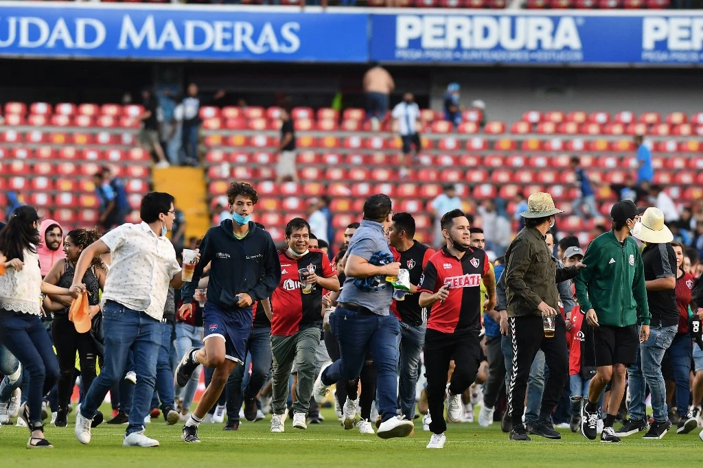 Mexique: 26 blessés lors d'une bagarre entre supporteurs pendant un match de football