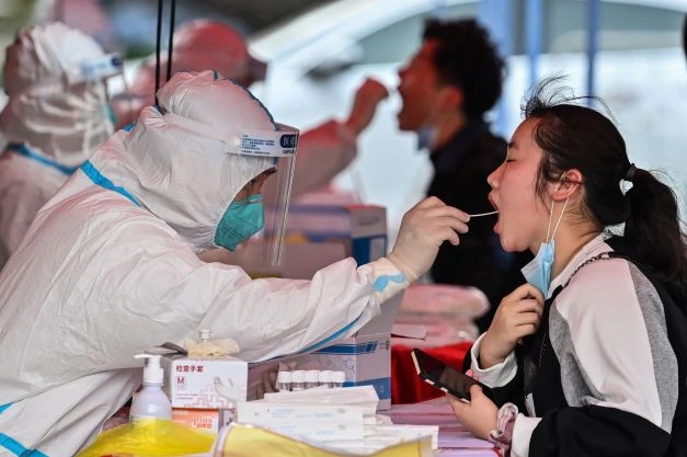 La Chine veut libérer des lits face à une flambée d'Omicron