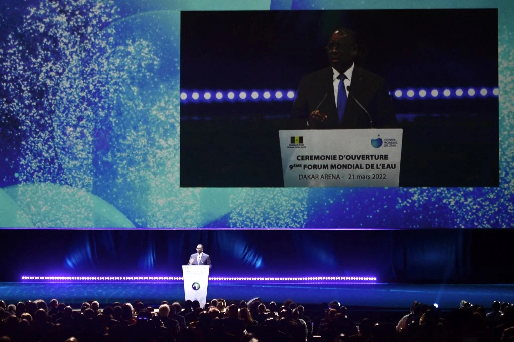 Le président sénégalais Macky Sall prononce son discours lors de l'ouverture du 9e Forum mondial de l'eau à l'arène de Damniadio à Dakar, le 21 mars 2022. (AFP).