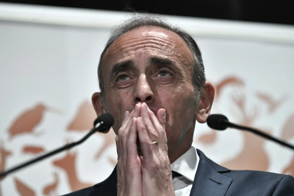 En difficulté, Zemmour franchit un pas de plus dans la radicalité