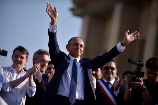 Au Trocadéro, mobilisation et polémique pour Eric Zemmour