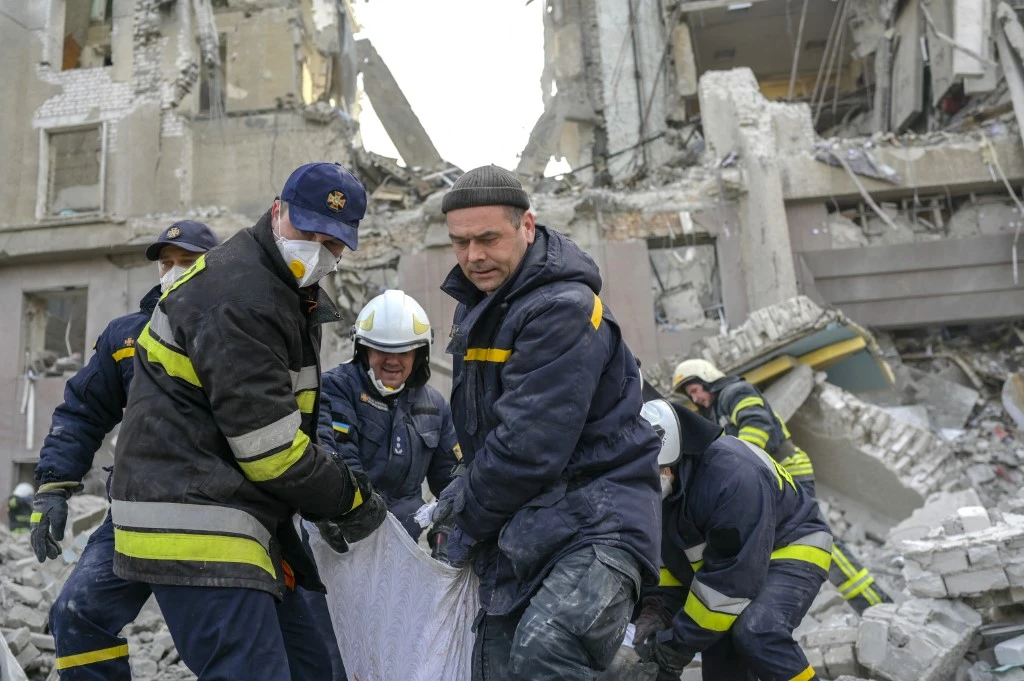 Ukraine: Mykolaïv touchée par une frappe russe, au moins deux morts