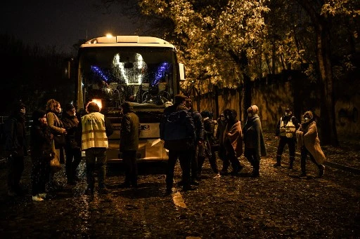 Evacuation d'un campement de migrants dans un tunnel parisien