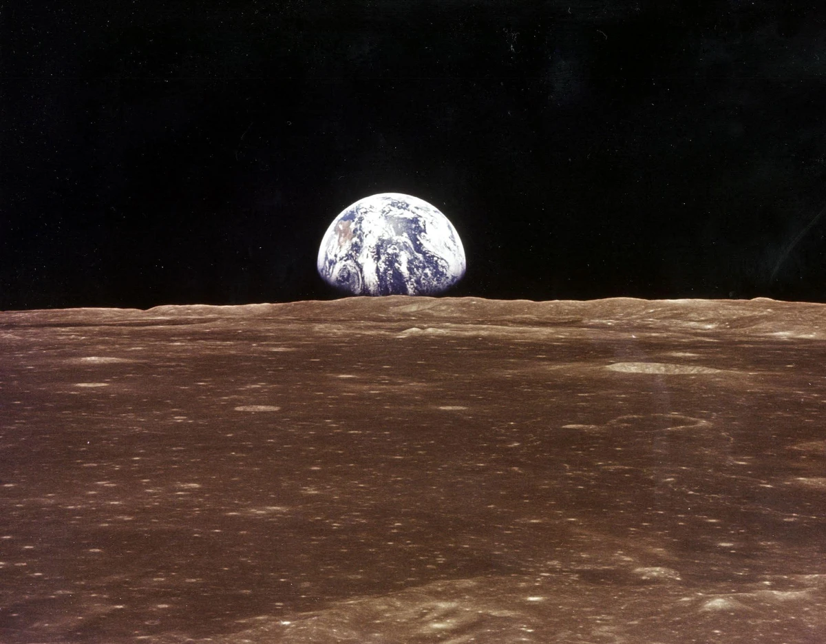 Les premières photos prises sur la Lune aux enchères au Danemark