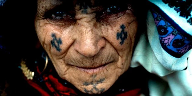 Le tatouage au Maghreb, une pratique qui a survécu au temps