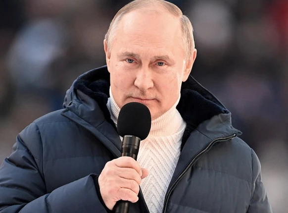 Malgré la guerre, Poutine fait une démonstration de force dans un stade de Moscou