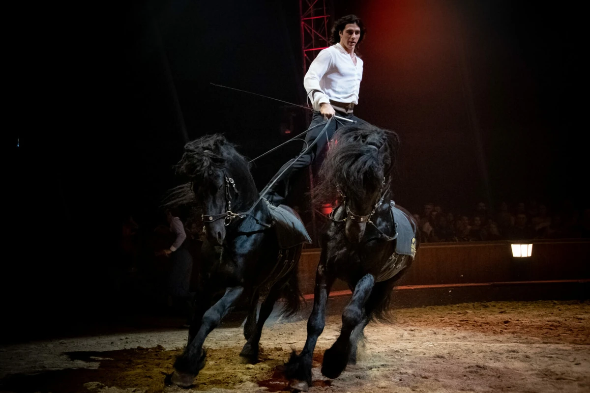 Le magnifique spectacle équestre Les Folies Gruss à Paris