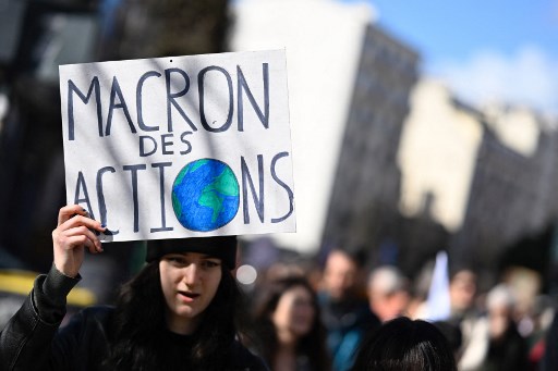 Le Pen et Macron critiqués pour leur programme climat
