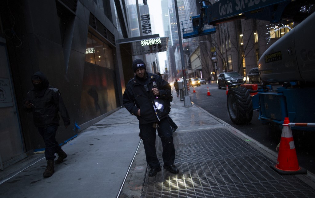 A New York, un garçon de 12 ans tué par balles et une jeune femme blessée