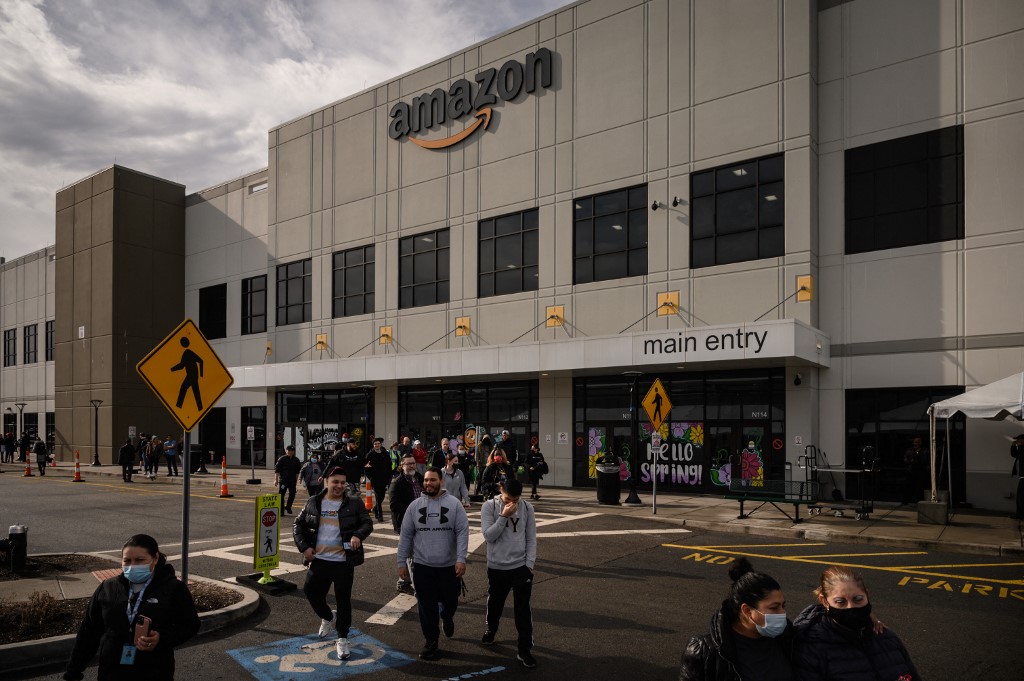 Le premier syndicat américain d'Amazon veut aider d'autres entrepôts à se mobiliser