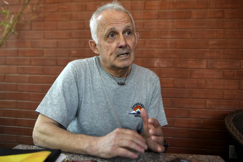 Sur l'Everest, un Français de 70 ans à la conquête d'un nouveau record
