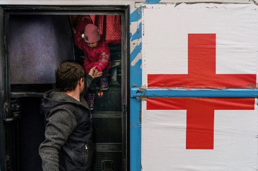 Réfugiés: Kiev dit soupçonner la Croix-Rouge d'être «complice» de la Russie